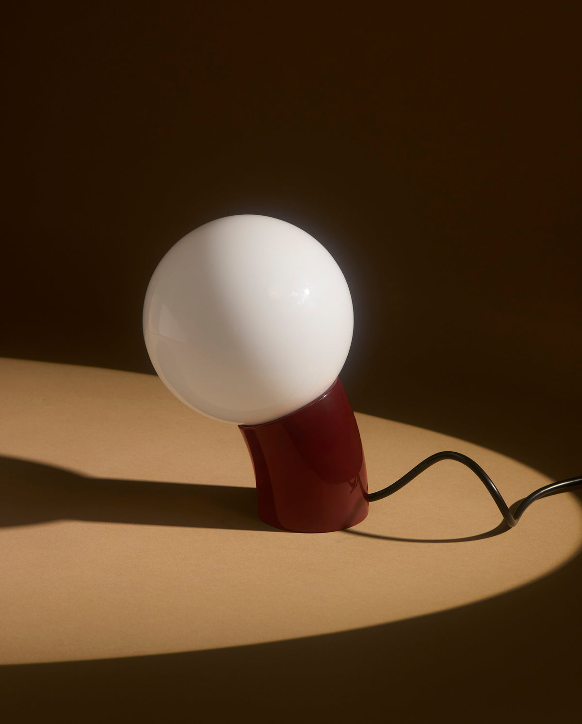Glowmere Vino Curved Body Glass Globe Table Lamp with USB C overall view