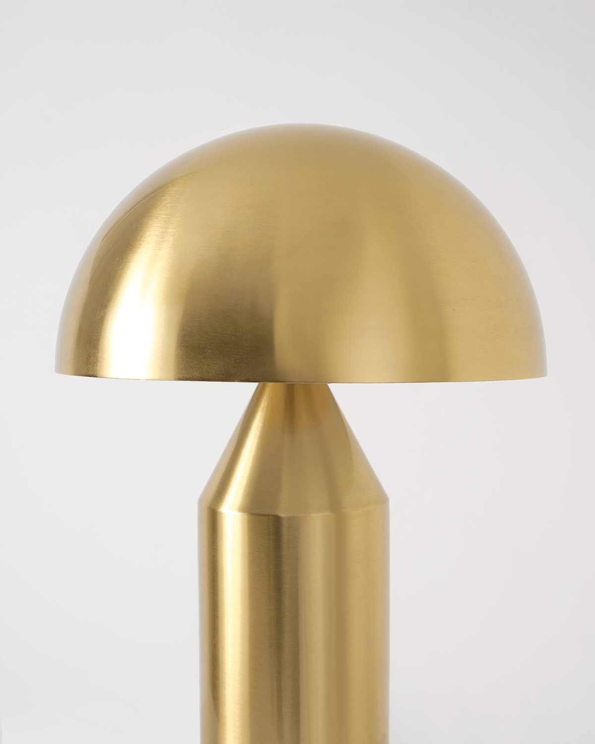 Glowmere Venus Geometric Downlight Table Lamp charging detail