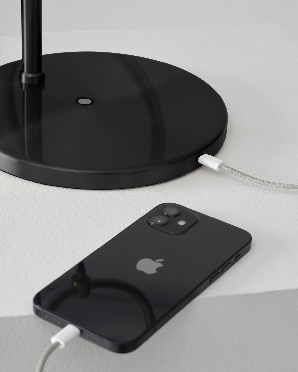 Glowmere 2 Ring RGB Color Changing Table Lamp charging detail